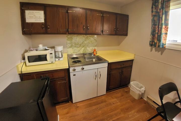 Room 10 of 28