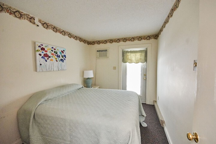 Room 10 of 28