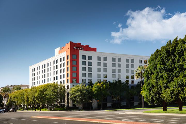 Hotel Zessa Orange County Airport a DoubleTree by Hilton