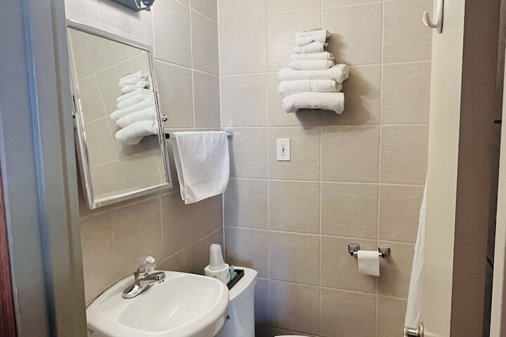 Room 17 of 27