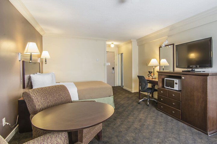 Room 12 of 38