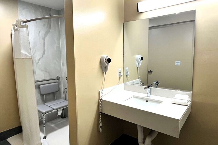 Super 8 by Wyndham Lafayette / Purdue Area