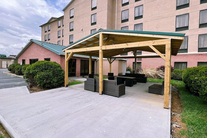 Terrace/Patio 31 of 32