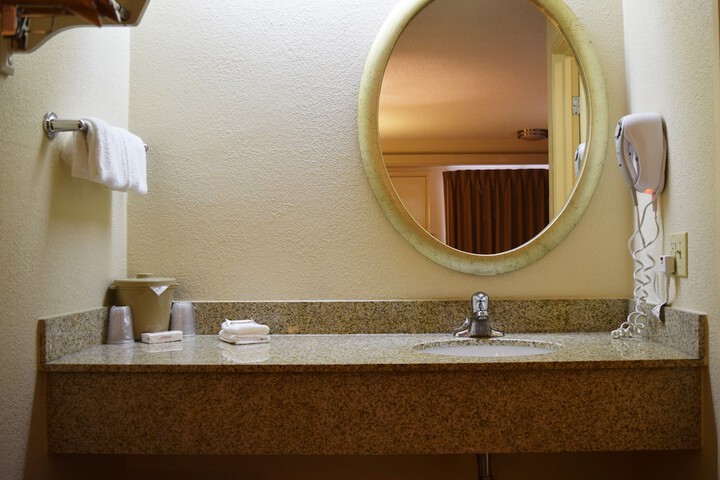 Room 7 of 27