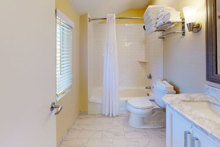 Breezeway Boutique Hotel
