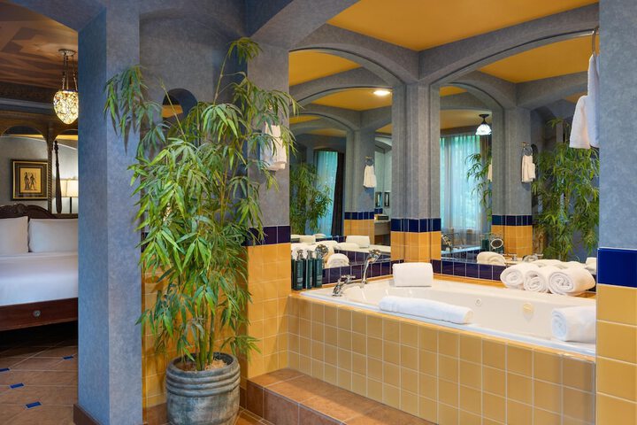 DoubleTree by Hilton North Vancouver