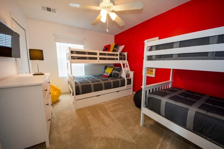 Room 13 of 36