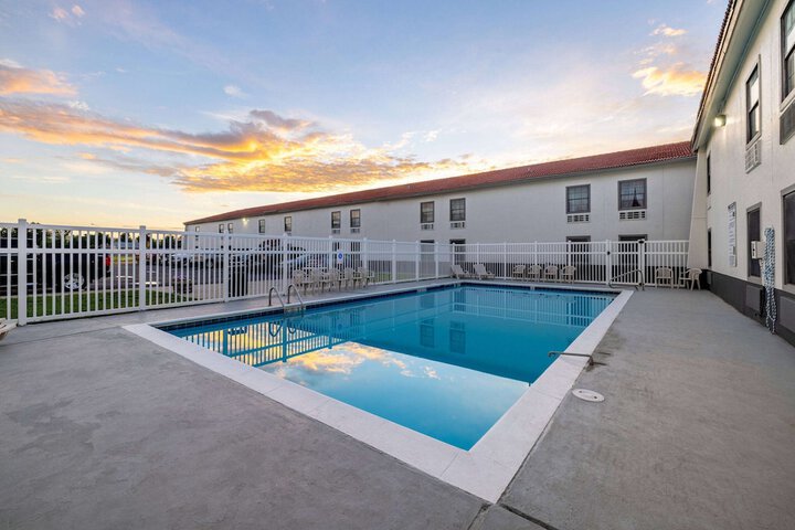 Pool 4 of 31