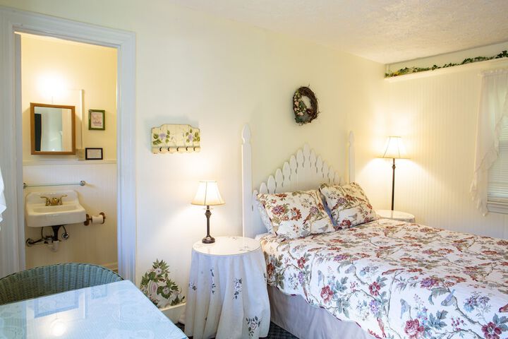 Room 34 of 136