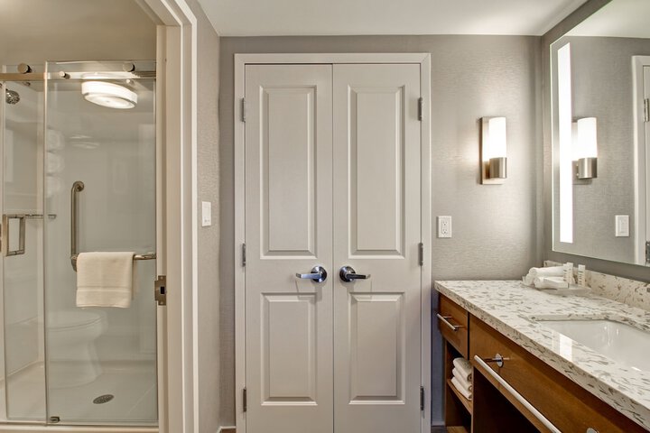 Room 27 of 60