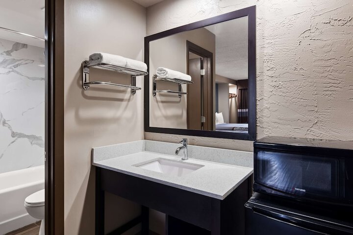 Room 10 of 24