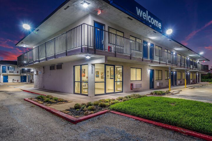 Hotel 2 of 34