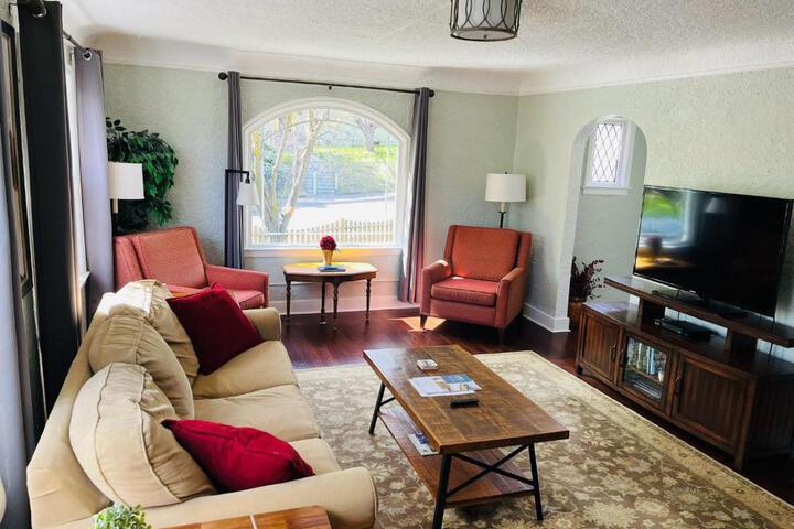 State Street Cottage Suite 2