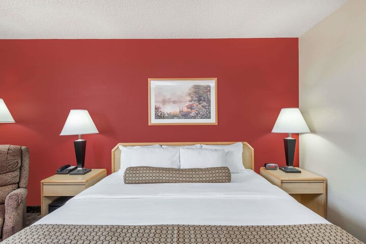 Room 6 of 14