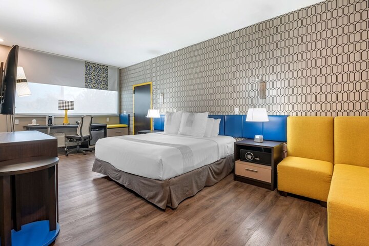 Room 17 of 24