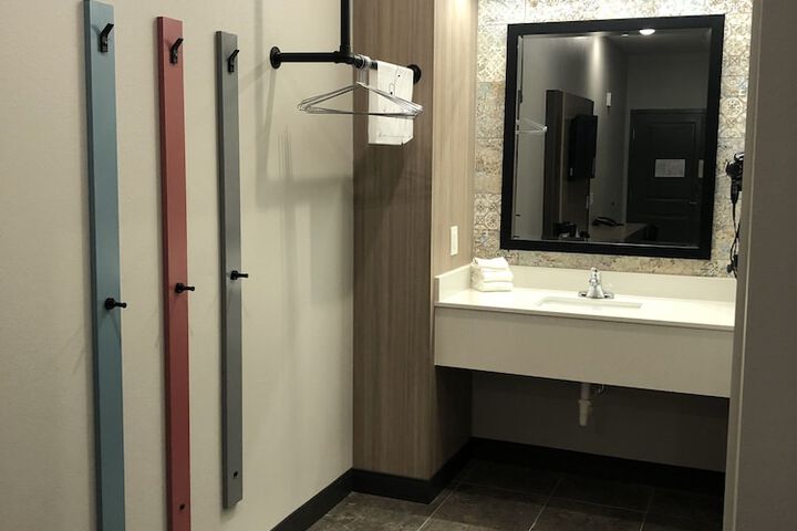 Room 17 of 19