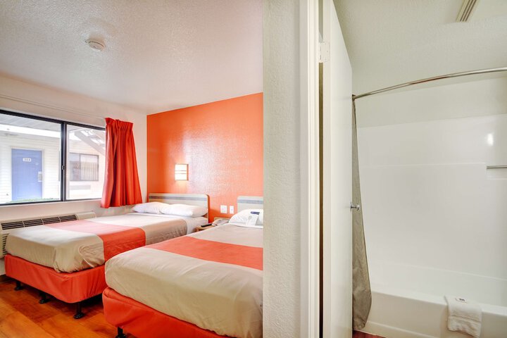 Motel 6 Southington CT - Hartford