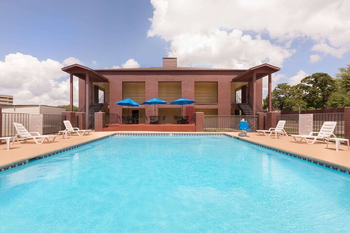 Pool 4 of 42
