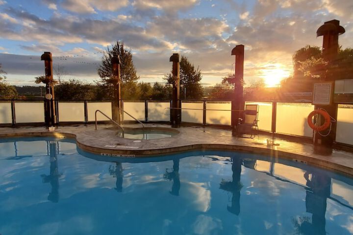 Pool 10 of 53