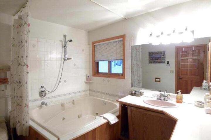 Alaska Chalet Bed & Breakfast