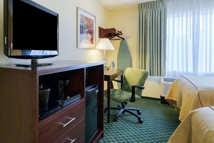 Room 9 of 18