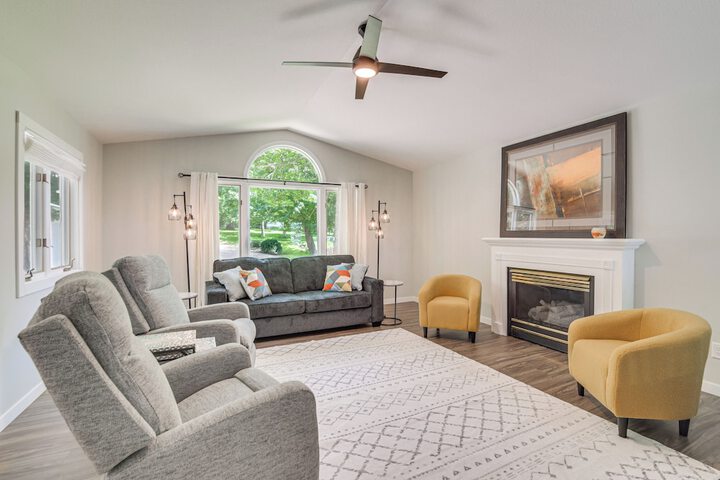 Spacious Detroit Lakes Home w / Private Deck!