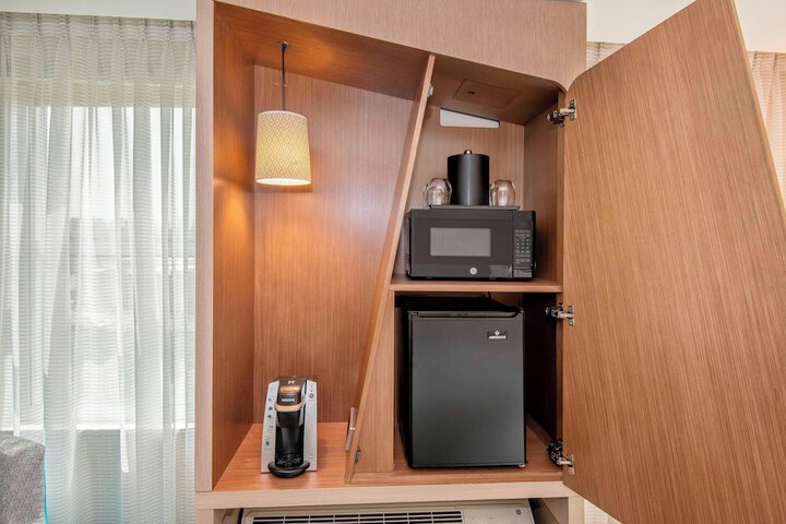 Courtyard by Marriott Raleigh Cary / Parkside Town Commons
