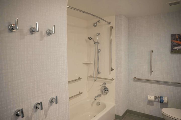 Hampton Inn & Suites Erie Bayfront