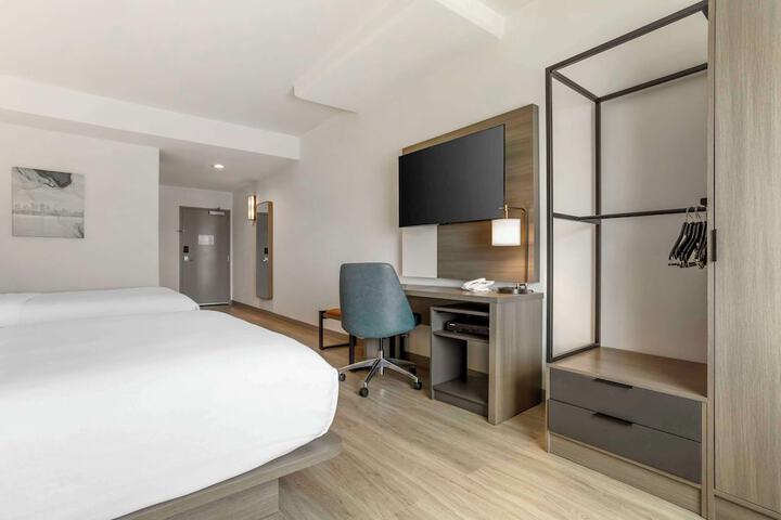 Room 35 of 82