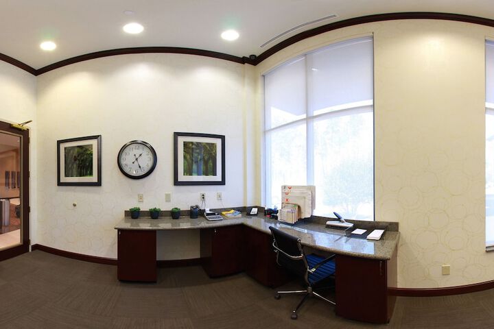 Business Center 76 of 78