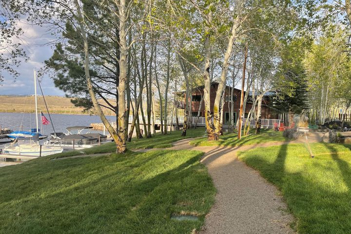 Lakeside Lodge Resort & Marina