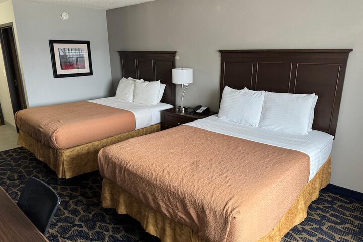 Greenlight Inn & Suites