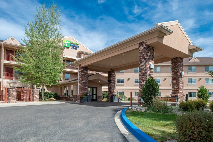 Hotel 2 of 80