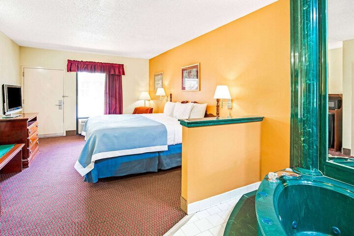 Room 18 of 23