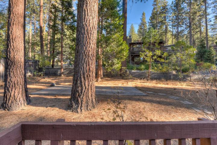 Zephyr Cove Cabin - Walk to Lake and Beach
