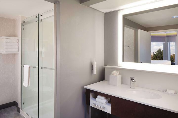 Room 14 of 28