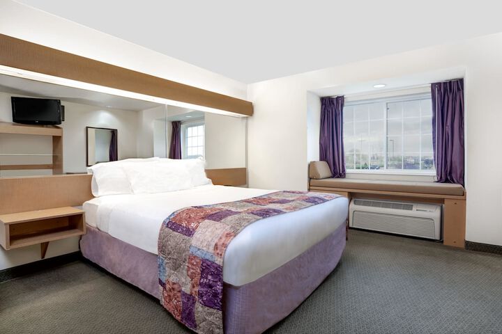 Room 13 of 21