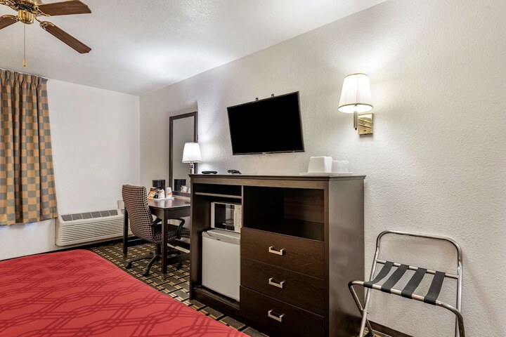 Room 6 of 17