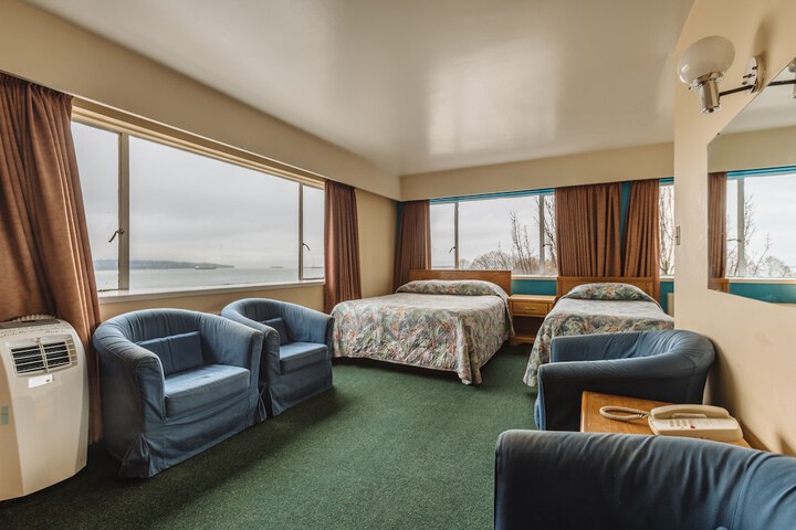 Room 43 of 77
