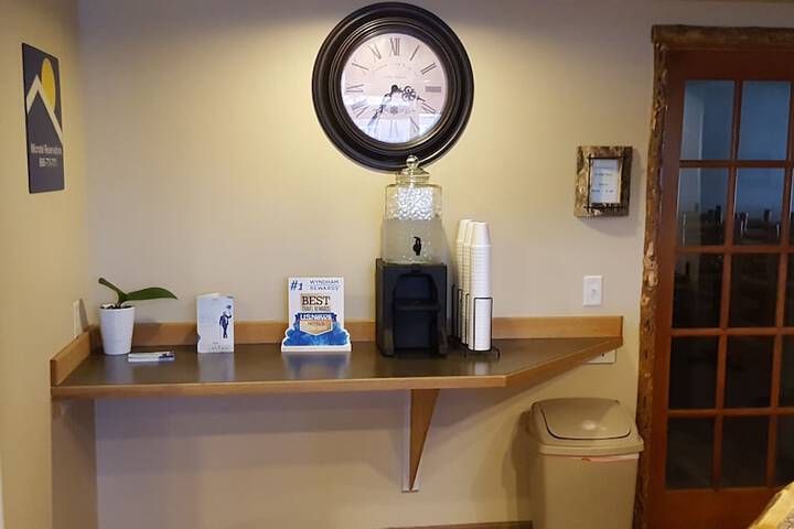 Breakfast/Coffee Service 36 of 41