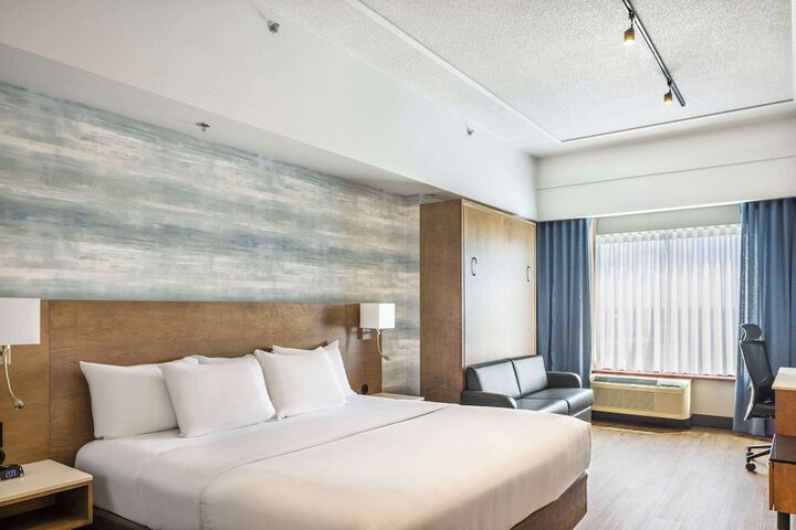Room 17 of 60