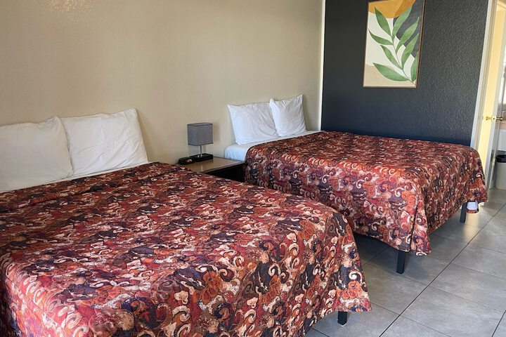 Room 10 of 12