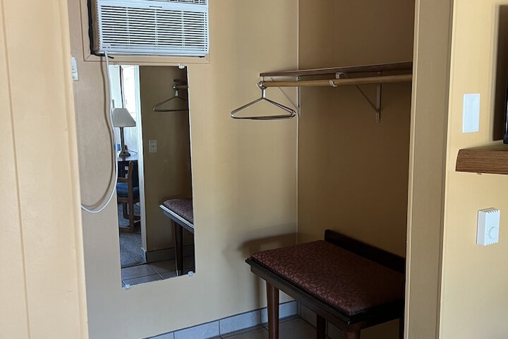 Room 381 of 443