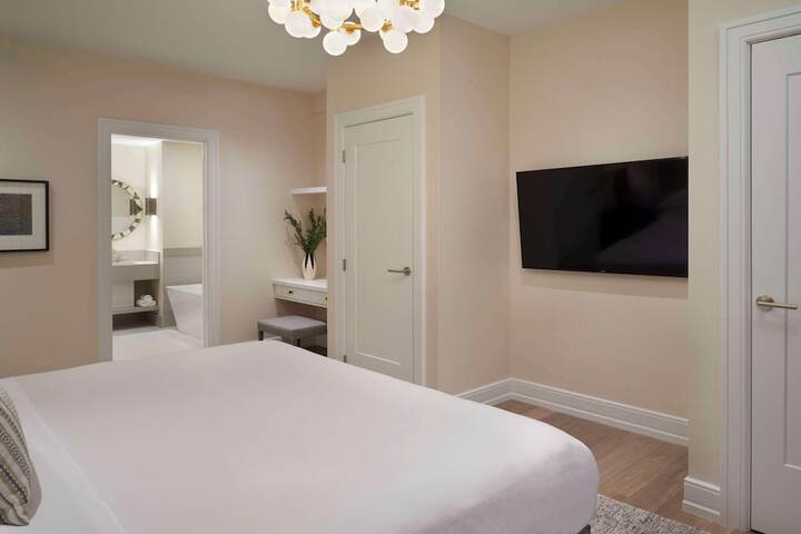 Room 27 of 103