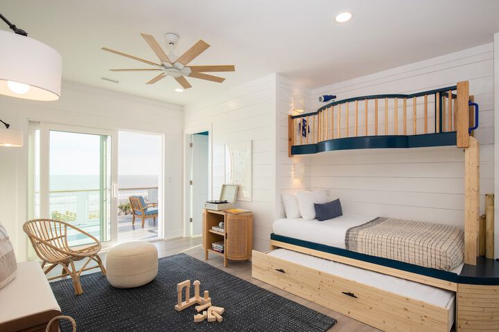 Oceans Eye by Avantstay Beach Front Home w / Roof Top Pool & Putting Green!