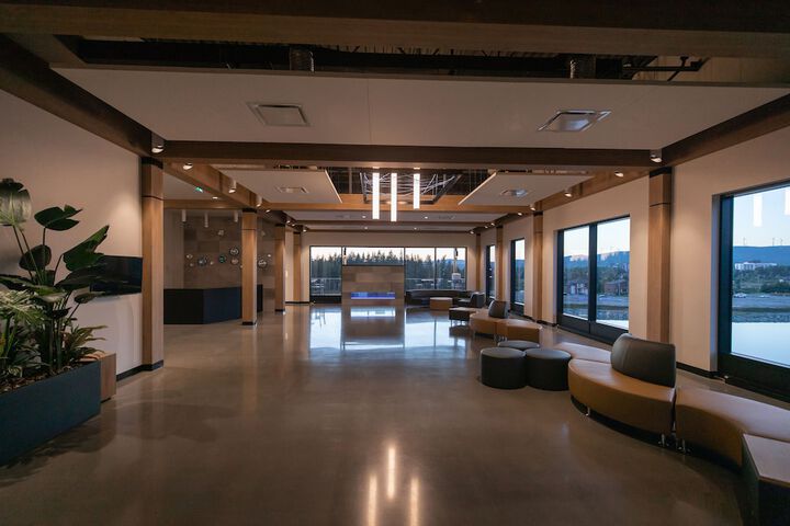 Ballroom/Hall 96 of 124
