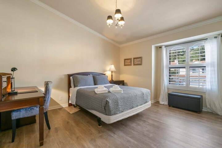 at Marbella Lane - Captivating Home W / pool