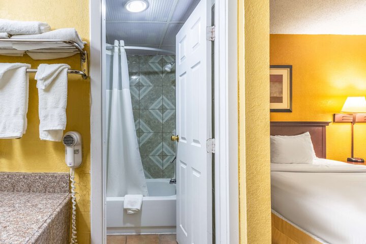 Room 19 of 28