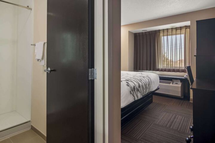 Room 21 of 38