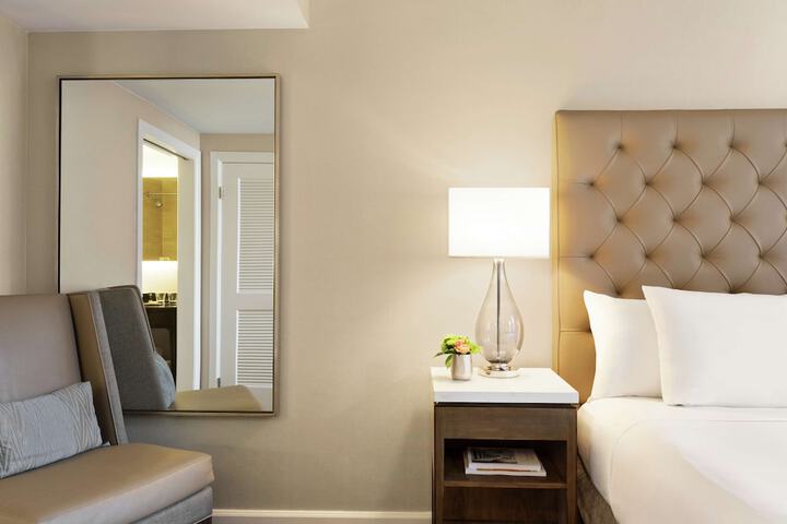 Room 32 of 69